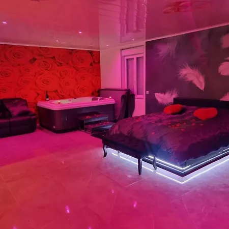 Love Room Jacuzzi Bazoques Extérieur photo