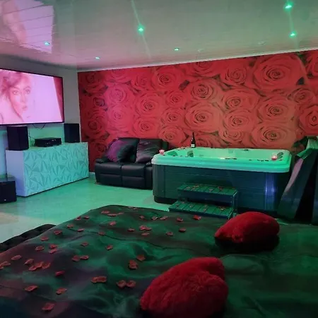 Love Room Jacuzzi Bazoques Extérieur photo